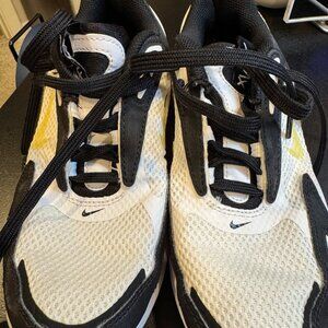 Nike Air Max Bolt Basketball Shoes